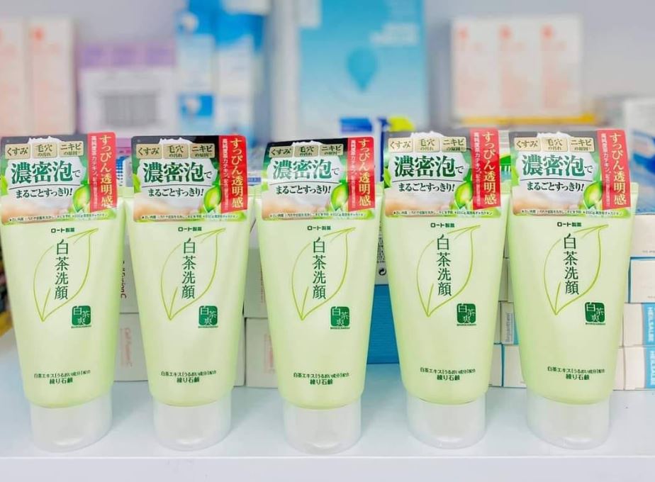 Review sữa rửa mặt trà xanh Nhật Bản Rohto